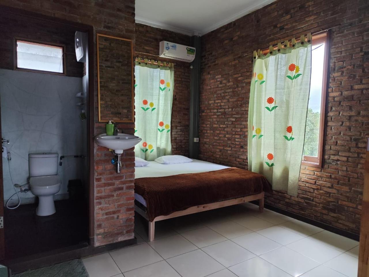 Bua Guest House Medan Luaran gambar